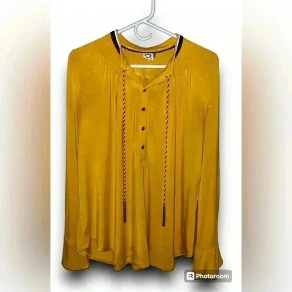 Beautiful mustard yellow top with crochet neck and beaded tassels size medium - Picture 2 of 9